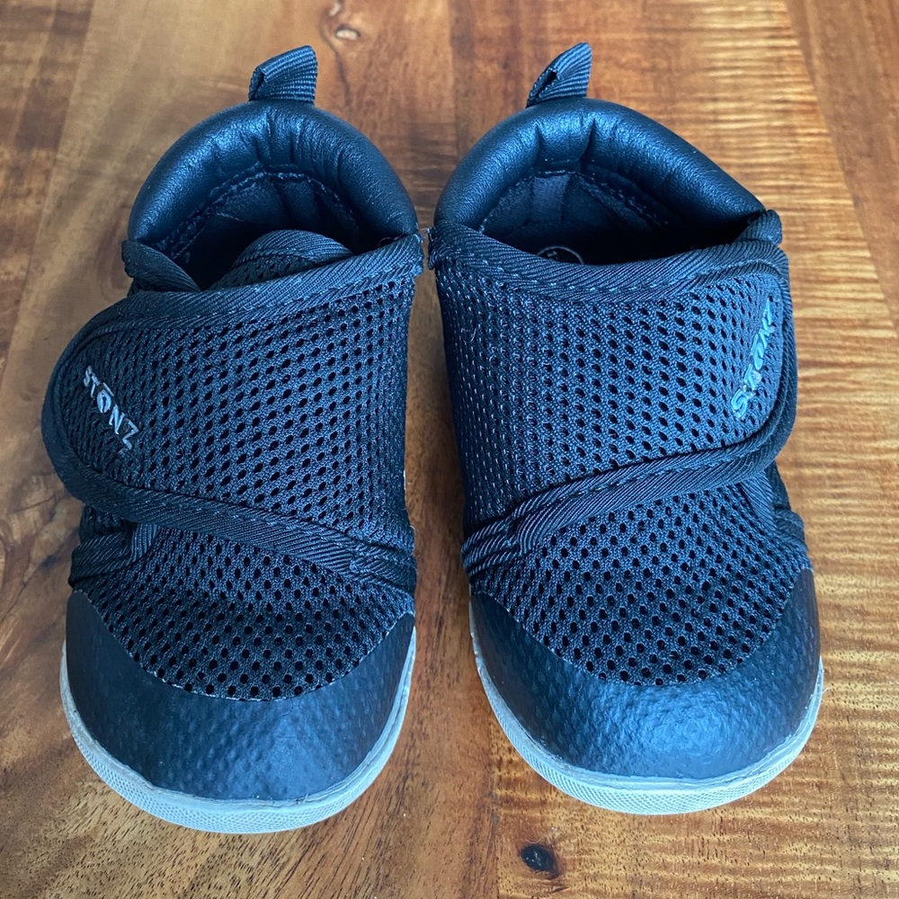 Stonz baby walker Cruiser shoes size 12-18mo Black